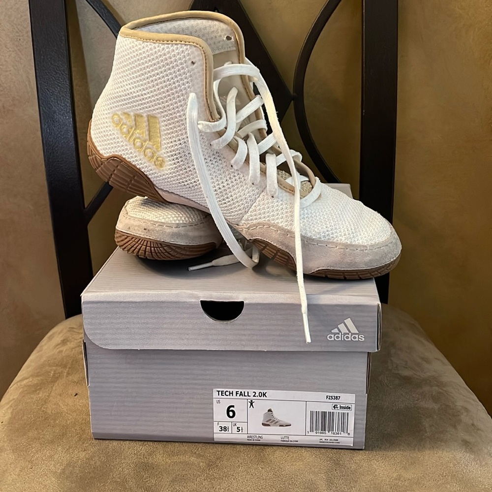 White and gold wrestling shoes (big boy)